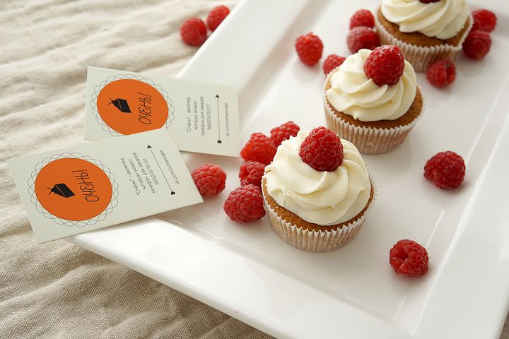 Serwisy stołowe z użyciem jakich można dodawać elegancji do domowej jadalni